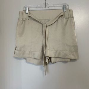 The limited women’s belted shorts